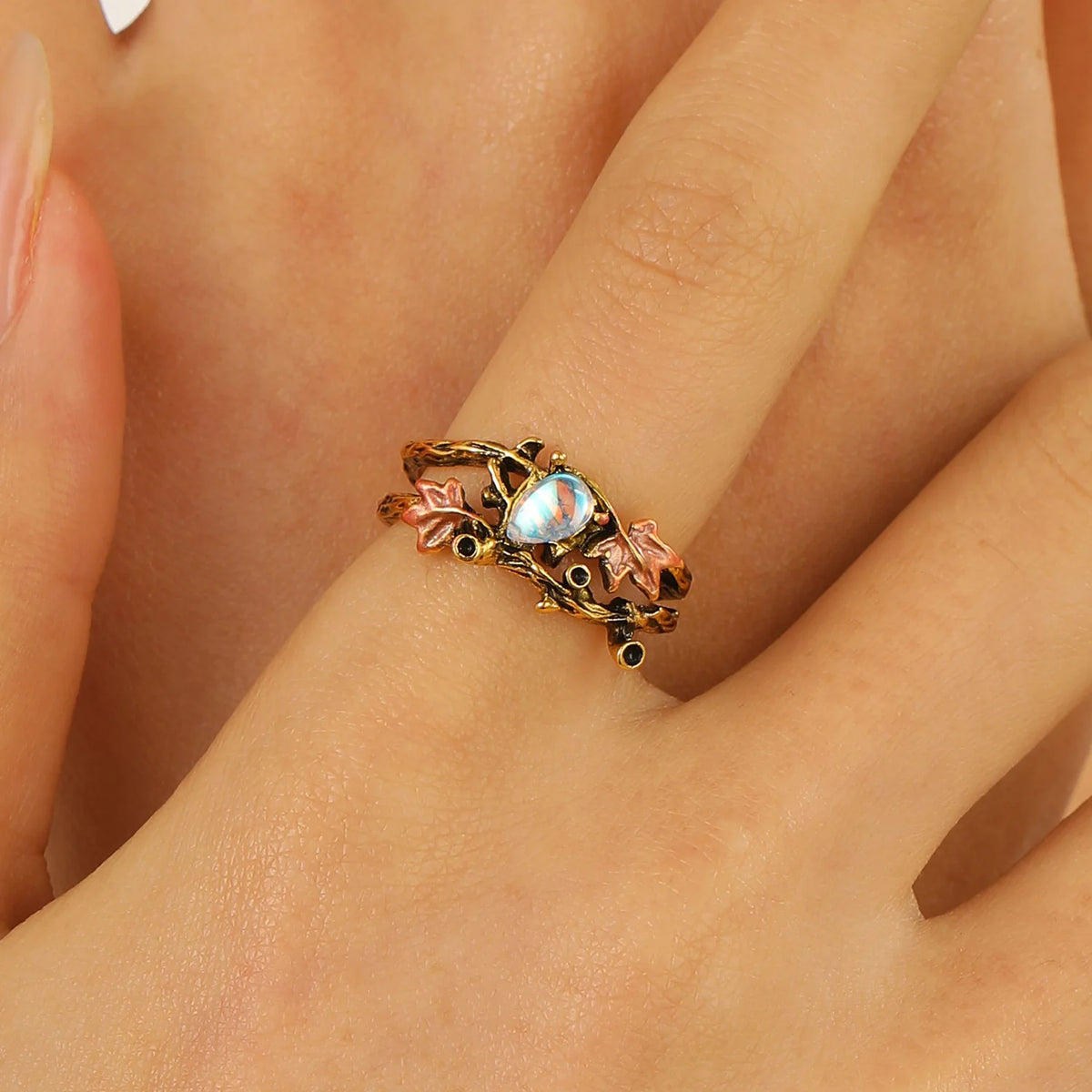 Luxury Vintage Niche Design Tree Branch Maple Leaf Double Layer Ring Women Men Light Luxury White Gemstone Holiday Party Jewe