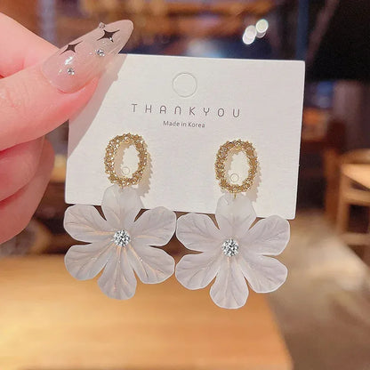 Translucent White Flower Hanging Earrings for Women Rhinestone Ball Middle Petals Sweet Korean New Beach Vacation Ear Decorat