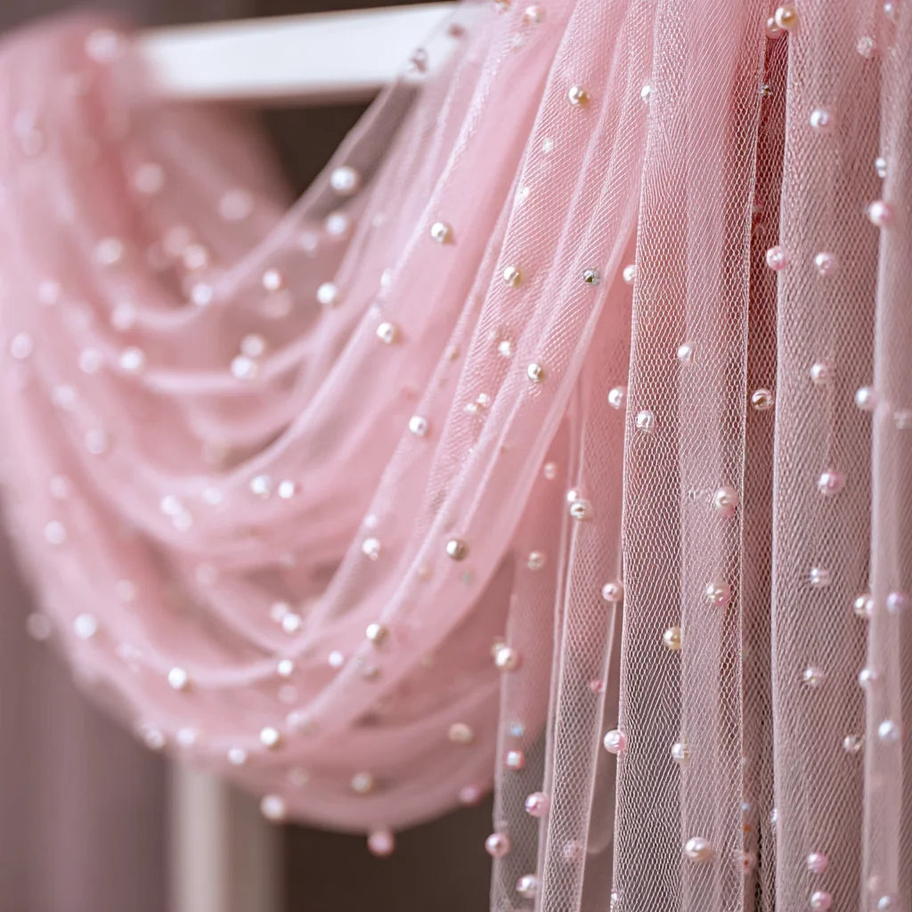 An elegant 6.56-foot six-color pearl table runner, perfect for wedding parties and events, and an ideal Christmas decoration.
