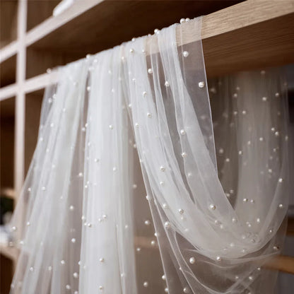 An elegant 6.56-foot six-color pearl table runner, perfect for wedding parties and events, and an ideal Christmas decoration.