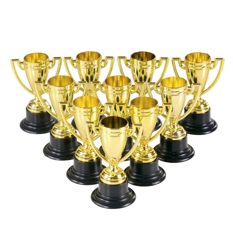 5Pcs Plastic Golden Mini Trophy Award Toys Prizes for Kids Birthday Party Favors Kindergarten Rewards Children Pinata Fillers