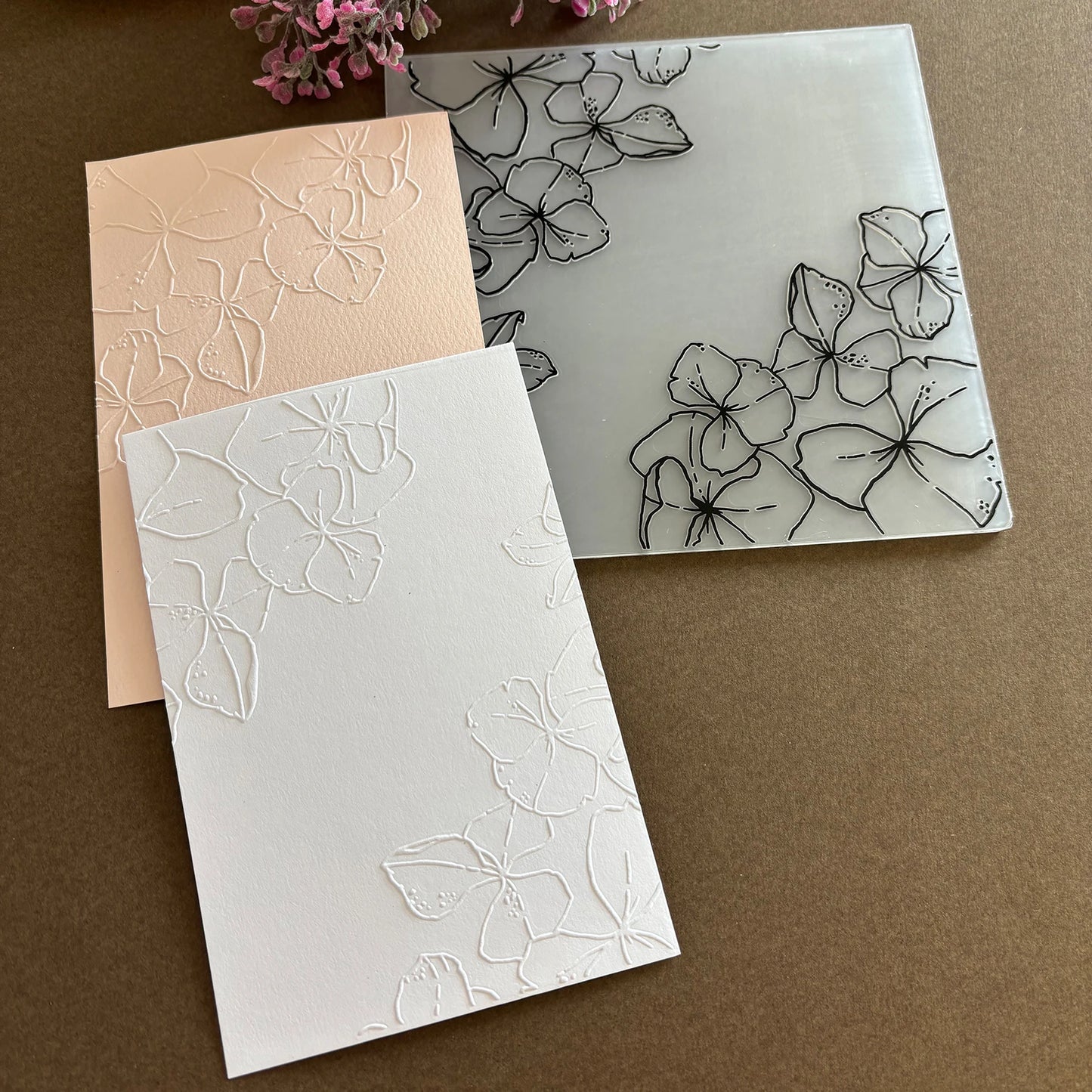 1-Pack Lotus Flower Pressed Flower Folder - Transparent Plastic Fantasy-Themed Template for Scrapbooking, Card Making, and We