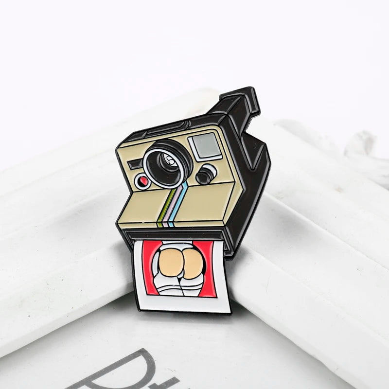 Vintage Camera Brooch Pins Funny Model Bottom Picture Enamel Badge Brooches Jewelry Bag Scarf Hat Accessories Gift Props