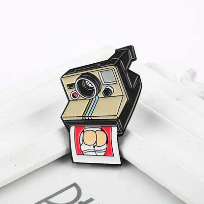Vintage Camera Brooch Pins Funny Model Bottom Picture Enamel Badge Brooches Jewelry Bag Scarf Hat Accessories Gift Props