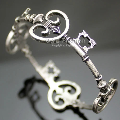 Vintage Victorian Skeleton Key Bracelet Women Man Fashion Lucky Cuff Bangle Anime HipHop Punk Charm Jewelry Creative Accessor