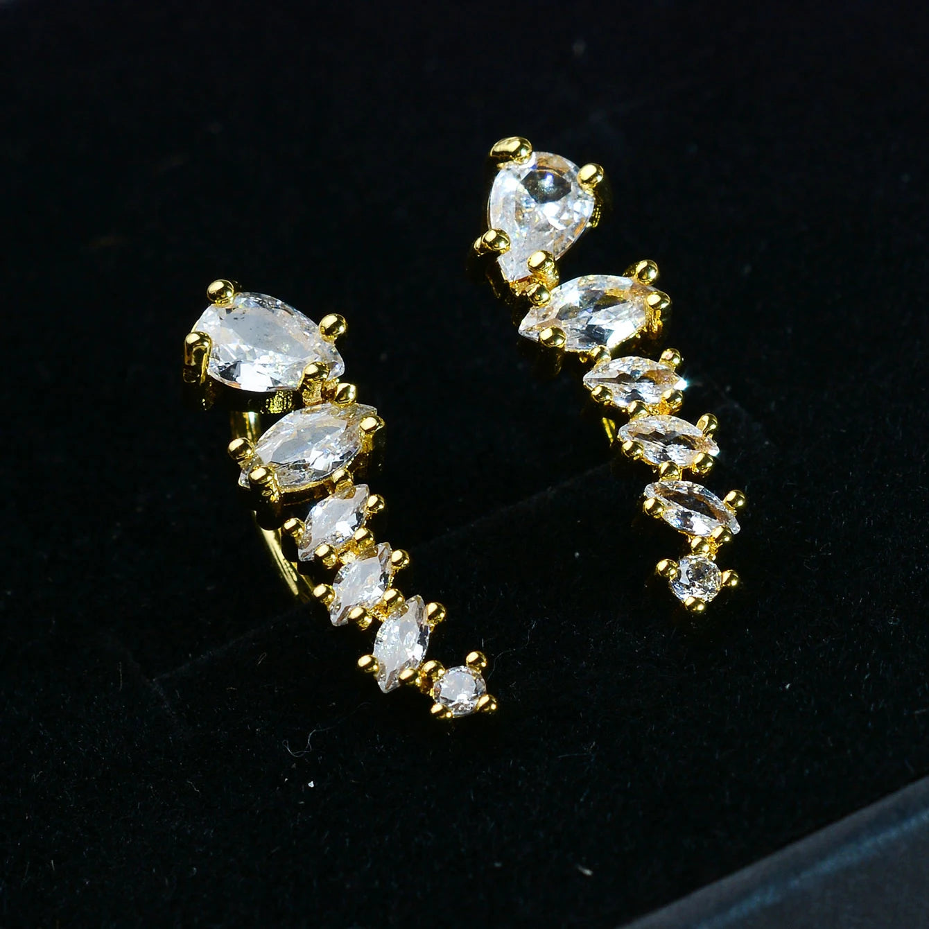 Trend Personality Geometry Studs Climb Ear Crawler Earrings Exquisite Women's Ear Accessories with Dazzling CZ Fashion Jewelr