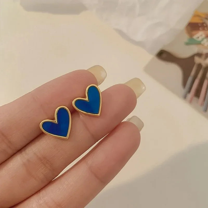 Vintage Heart Shaped Blue White Love Stud Earrings Female Temperament Niche Earrings Ins Retro Little Peach Heart Ear Jewelry