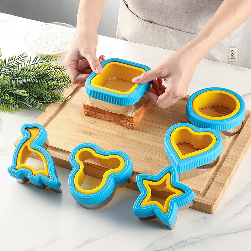 Sandwich cutting and sealing machine, biscuit plastic cutting machine, household kitchen tools, baking molds, creative cuttin