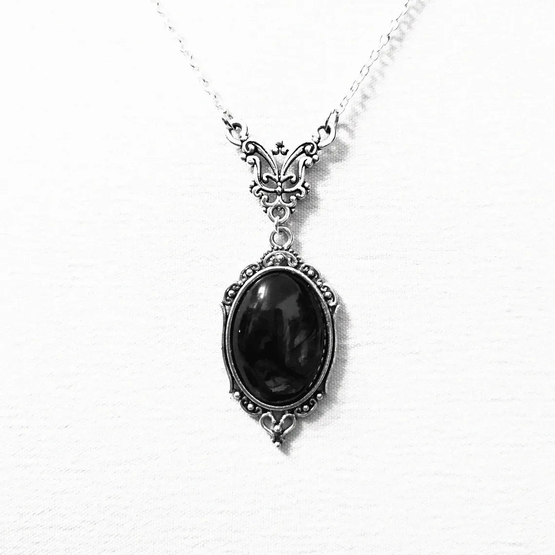 Gothic Vampire Necklace Vintage Stardust Crystal Cameo Pendant Necklace Punk Style Vampire Pendant Oval Satanic Demon Necklac