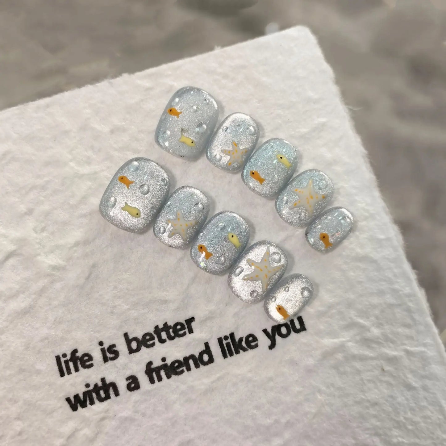 10pcs/set Handmade Press-On Nails - Blue Glossy Fish & Bubbles Design Short Oval Fake Nails with Cat Eye Effect False Nails