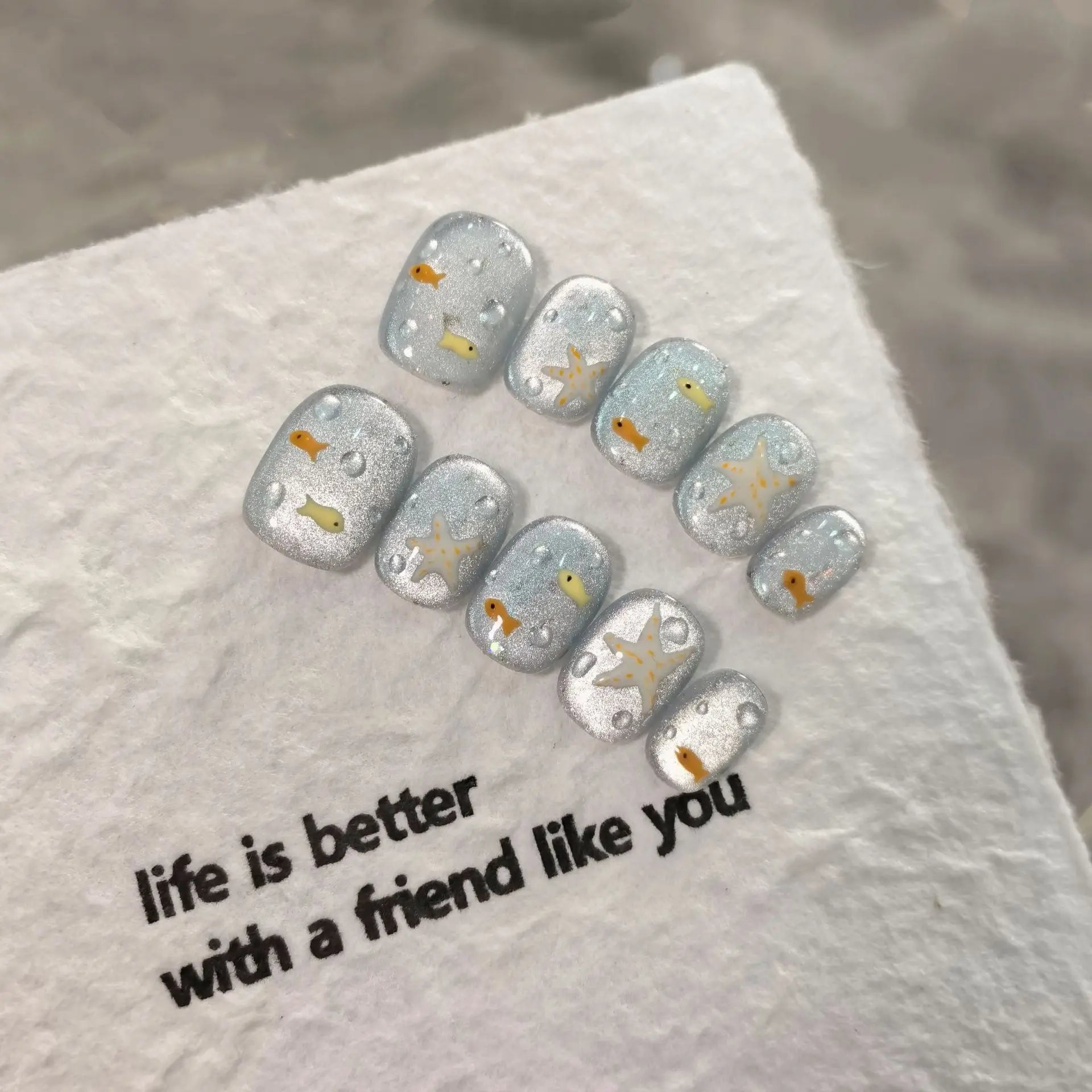 10pcs/set Handmade Press-On Nails - Blue Glossy Fish & Bubbles Design Short Oval Fake Nails with Cat Eye Effect False Nails