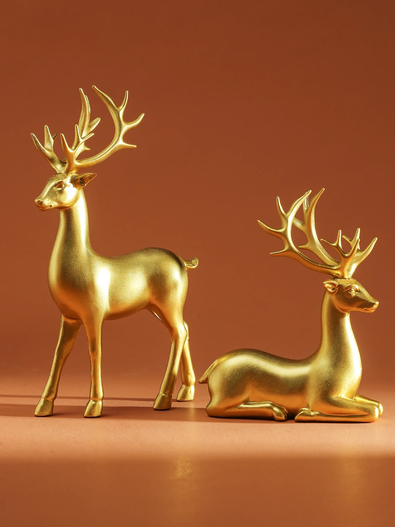 2 Pcs Reindeer Christmas Table Decoration for Home Indoor Xmas Holiday Small Statue Rustic Table Decor Christmas Reindeer Dec