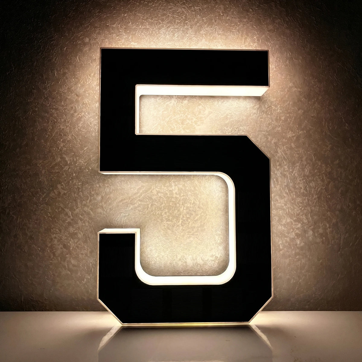Light Up Address Numbers Dusk To Dawn LED Illuminated Modern Address Sign for Outside House Light Up Courtyard Hotel Bar