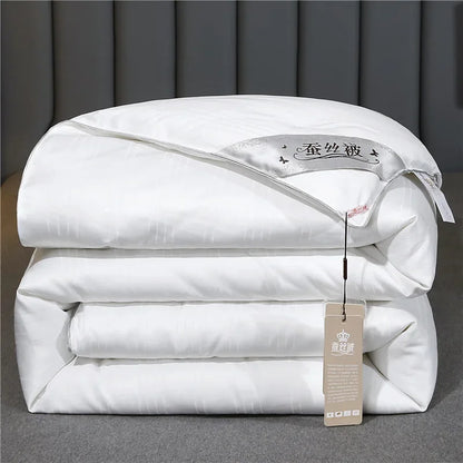 Mulberry Silk Quilt is 100% natural silk filling in all seasons. It is portable, breathable and luxurious