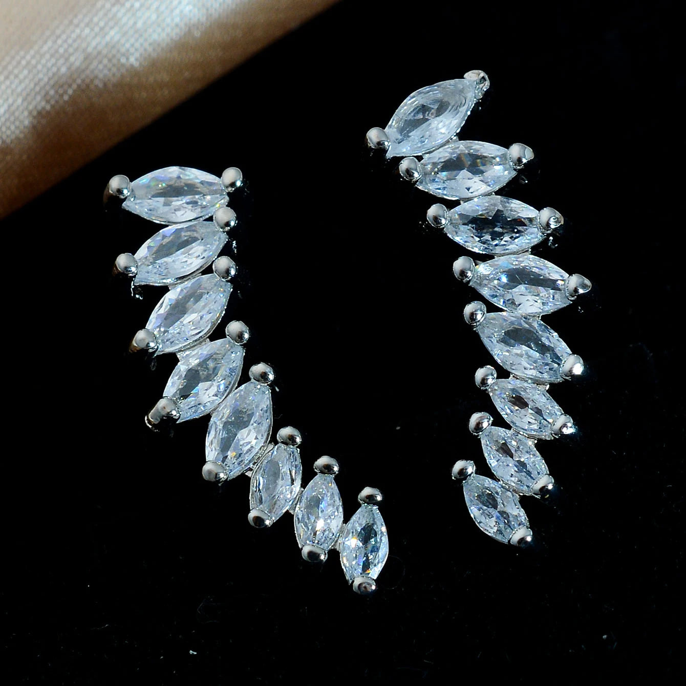 Trend Personality Geometry Studs Climb Ear Crawler Earrings Exquisite Women's Ear Accessories with Dazzling CZ Fashion Jewelr