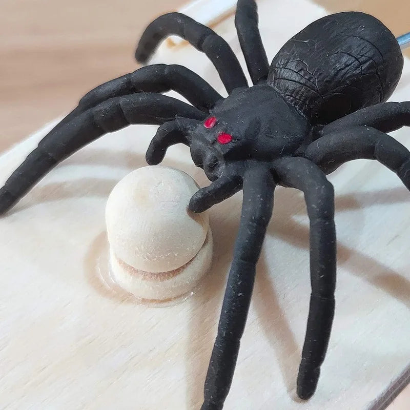 Spider Prank Box Pop Out Rubber Spider Handmade Wood Scare Box Party Game Surprise Joke Funny Trick Toy for Kids Halloween Gi