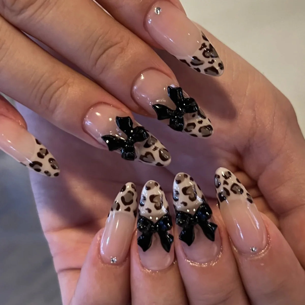 24pcs Long Almond Press on Nails False Nails with Golden Decoration Wearable Stick-on Nails Fake Nail Uñas Накладные Ногти 네일