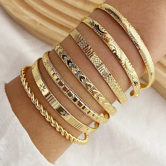 7 Pcs/Set Punk Gold Color Bracelets for Women Streetwear Goth Heart Prints Metal Design Open Bangle Fashion Jewelry Gifts 202