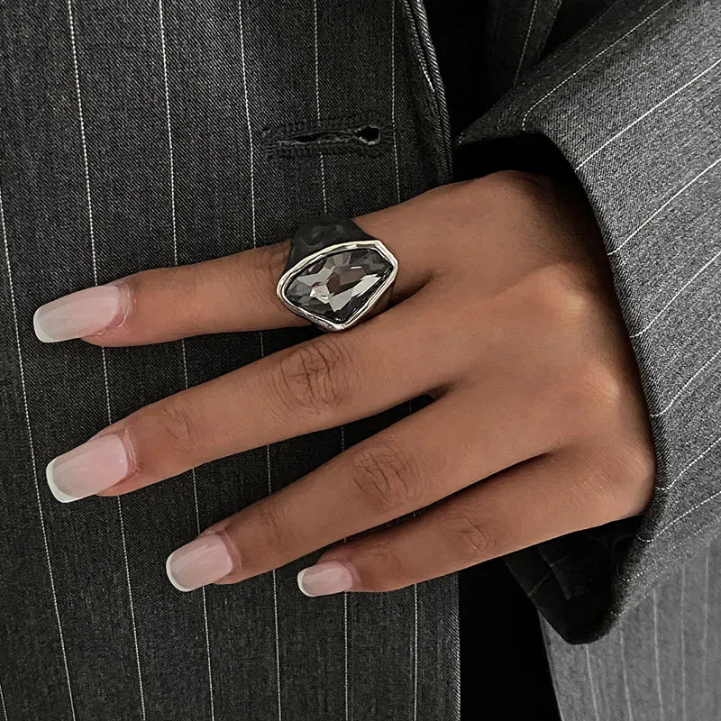Fashion Grey Crystal Geometric Ring Women Design Silver Color Square Finger Rings Asymmetrical Zircon Daily Wear Jewelry Gift