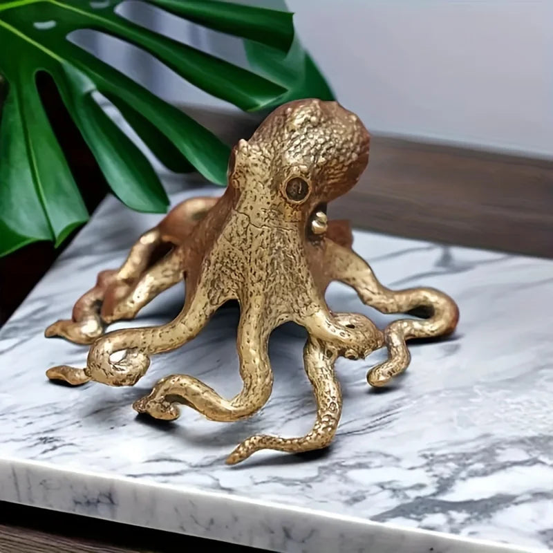 1 Piece of Pure Brass Vintage Octopus Ornament, Retro Tea Pet Collectible, Handcrafted Statue for Indoor and Outdoor Tabletop
