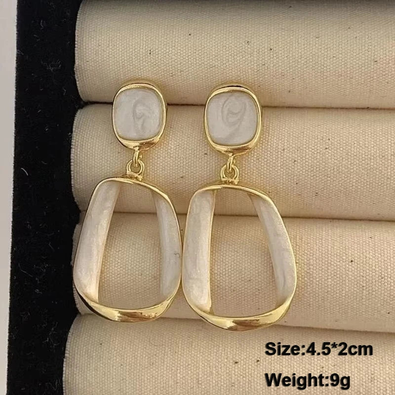 Pure White Women's Dangle Earrings Blooming Flower Acrylic Enamel Butterfly Imitation Pearl Heart Hanging Earrings Elegant Br