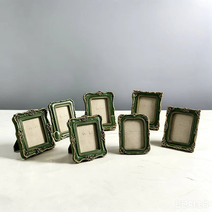 Vintage Mini Picture Frame Baroque Table Wall Hanging Decor Resin Relief Photo Frame European Art Jewelry Decoration Photo Pr
