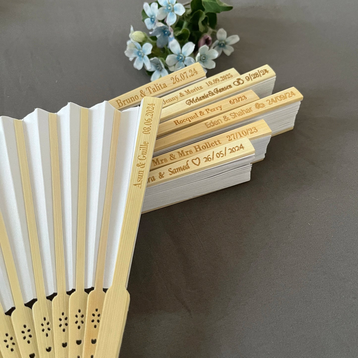 20/50/80 Personalized Engraved White Folding Elegant Paper Fan with Gift bag with organza & Portable Party Wedding Supplies F