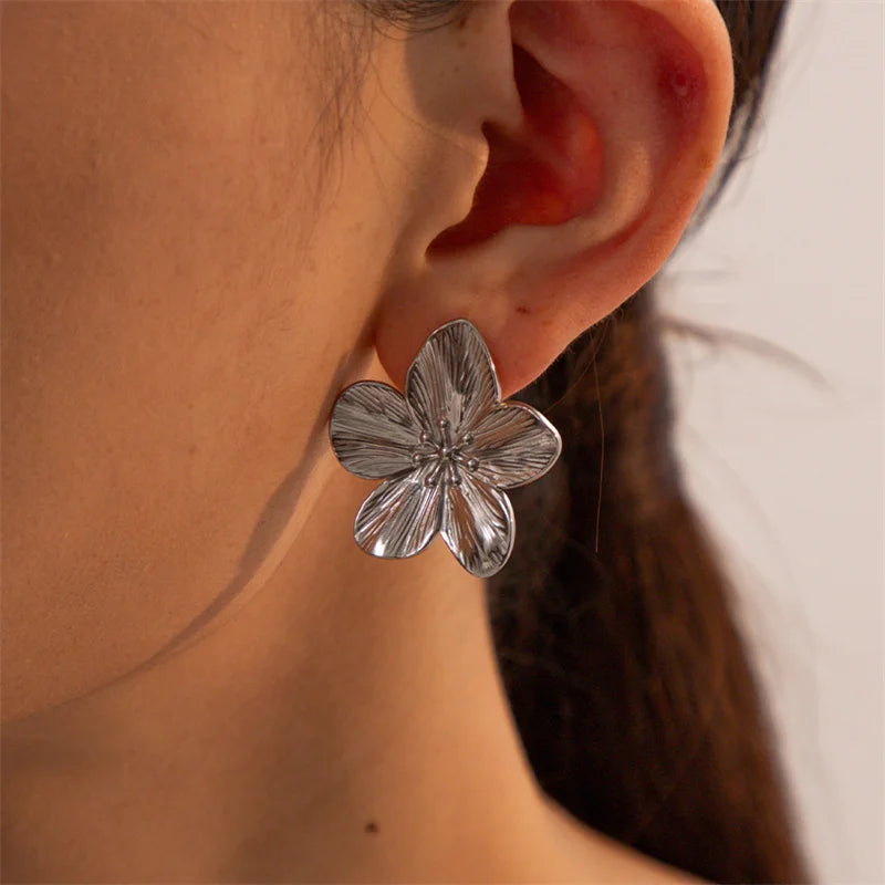 Vintage Gold Color Flower Stud Earrings for Women Simple Geometric Statement Earrings Party Gifts сережки женск