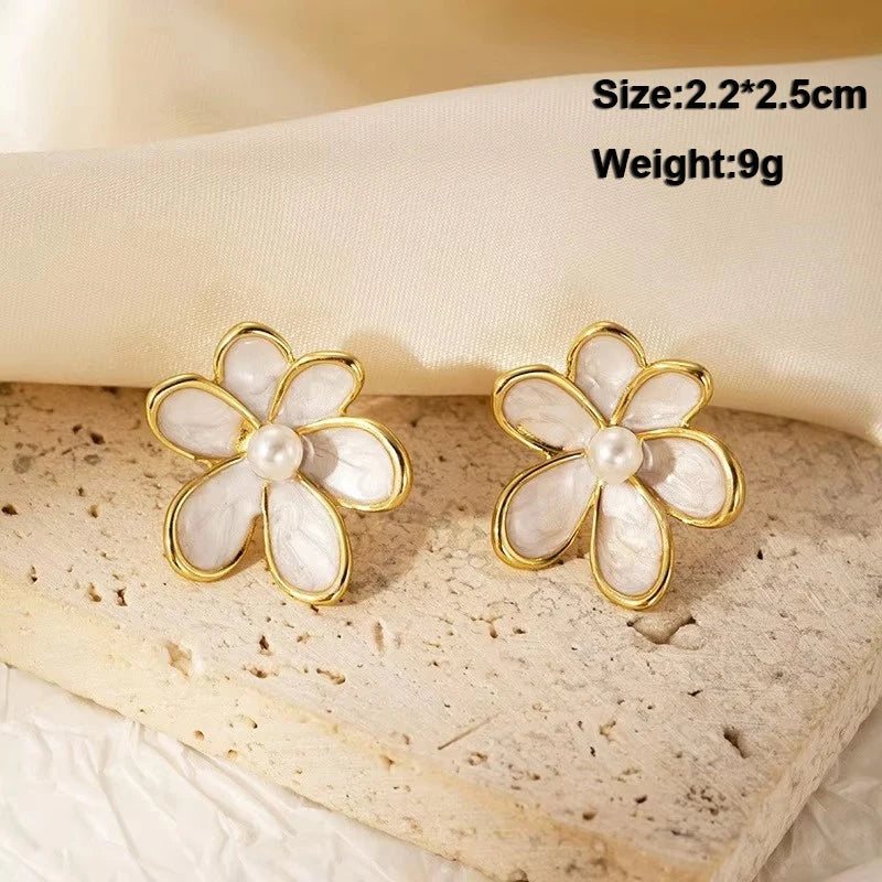 Pure White Women's Dangle Earrings Blooming Flower Acrylic Enamel Butterfly Imitation Pearl Heart Hanging Earrings Elegant Br