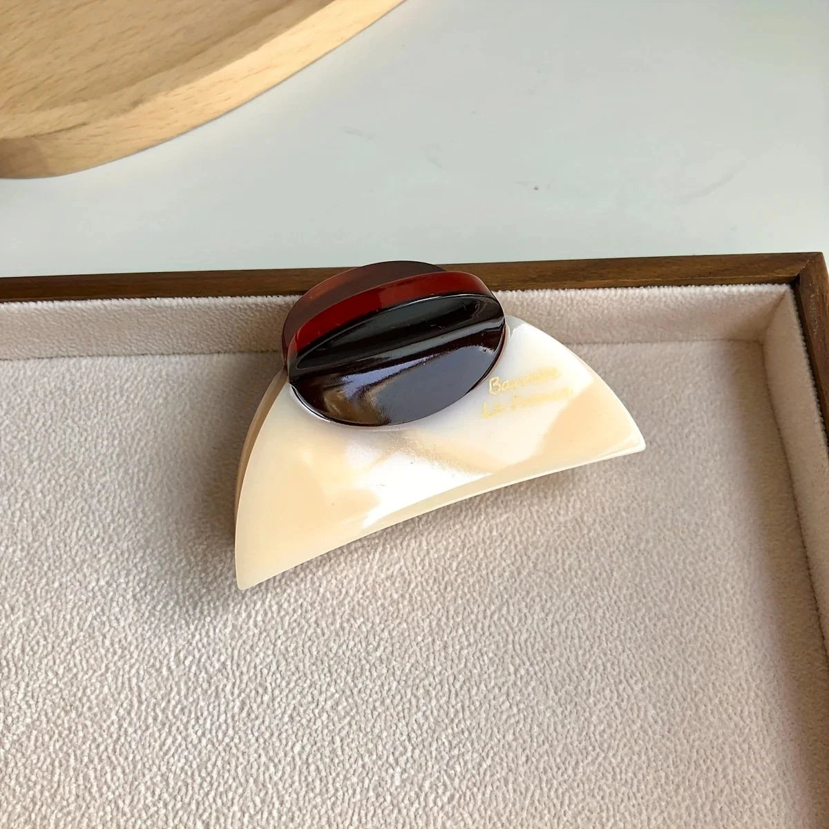 1Pc Elegant Vintage French Hair Clip Two-Tone with Wood Grain & Marbled Design Perfect for Casual Daily Dressing Cute Hair Cl