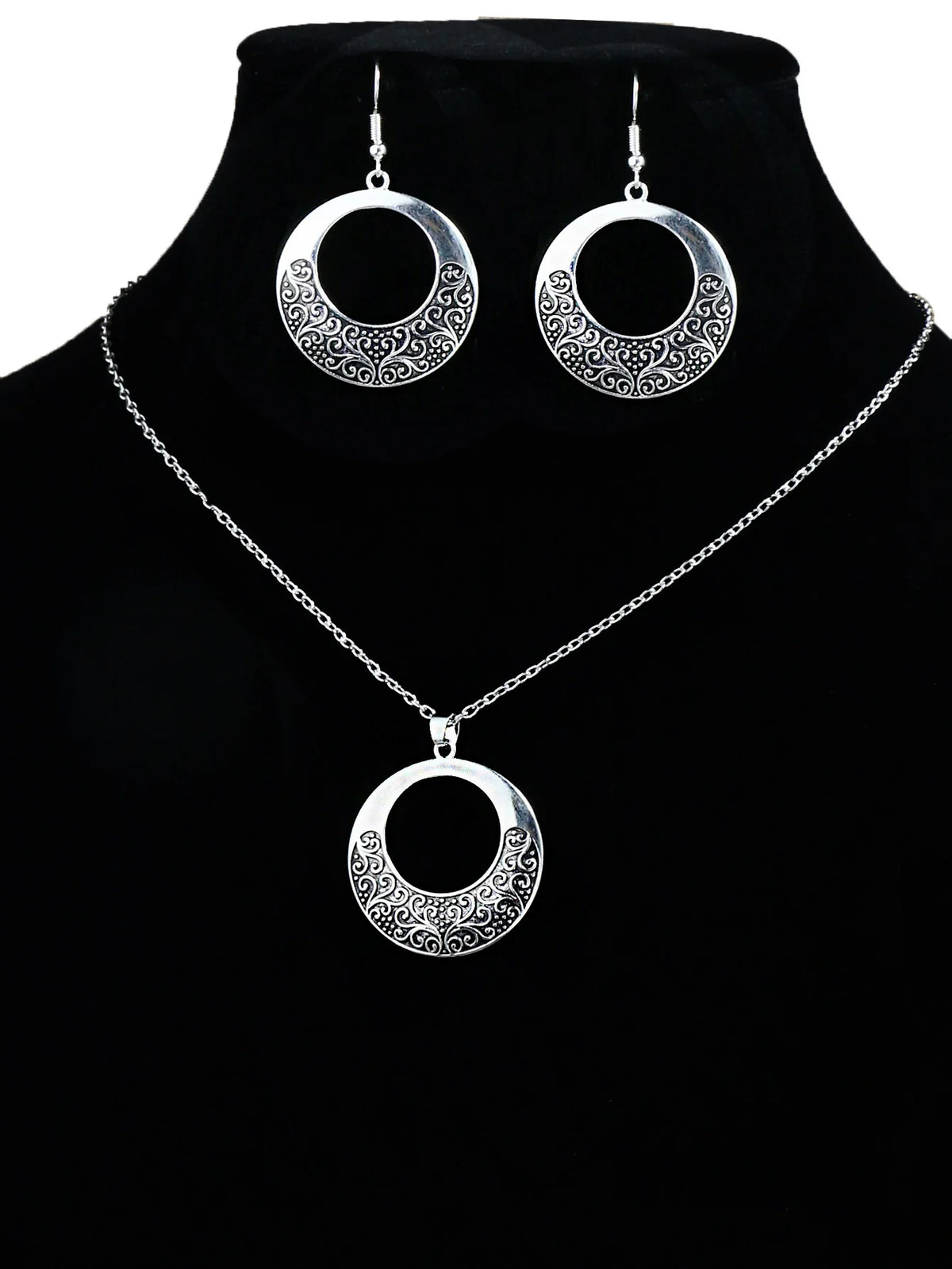 Vintage Ethnic Style Silver Pendant Earrings Necklace Set Round Ring Simple Carved Women's Style Earrings Necklace Combinatio