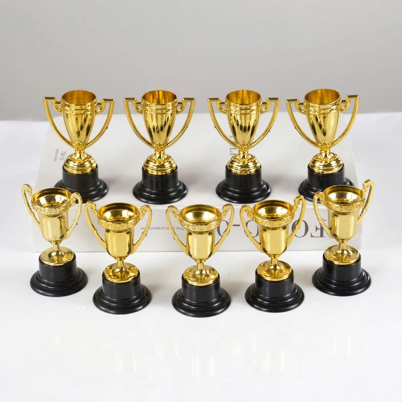5Pcs Plastic Golden Mini Trophy Award Toys Prizes for Kids Birthday Party Favors Kindergarten Rewards Children Pinata Fillers