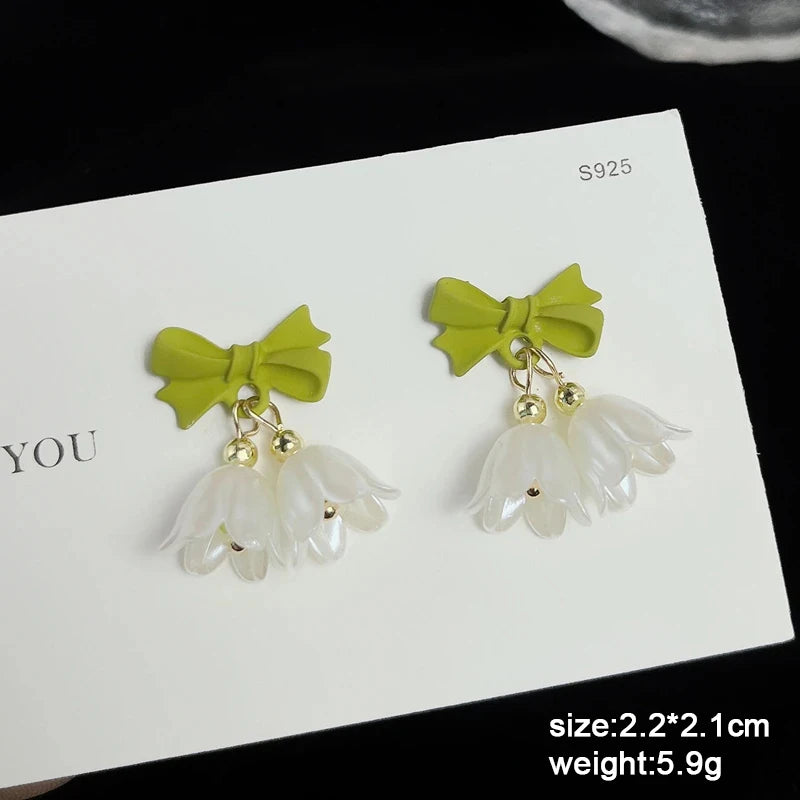 Pure White Women's Dangle Earrings Blooming Flower Acrylic Enamel Butterfly Imitation Pearl Heart Hanging Earrings Elegant Br