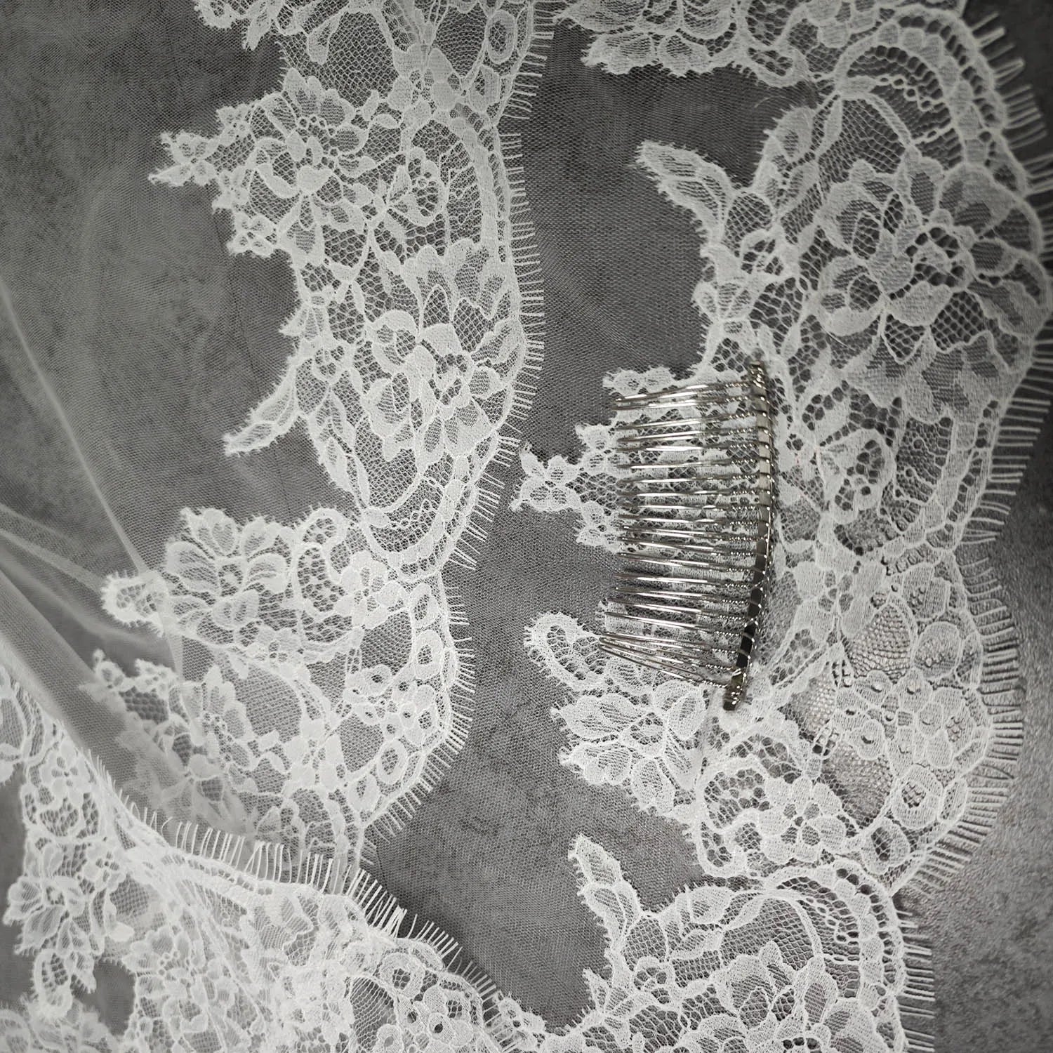Customized Short Mantilla Wedding Veil with Eyelash Lace, 1m/1.5m/2m Short/Medium Length Veil with Hidden Comb, Single Tier V