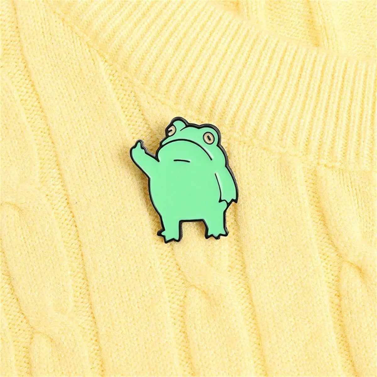 Cute Funny Vertical Middle Finger Frog Alloy Brooch Creative Cartoon Animal Badge Personality All-match Clothing Accessories