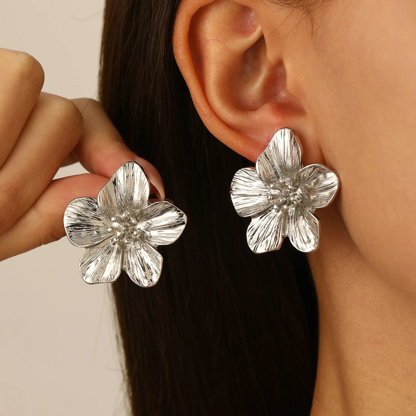 Stainless Steel Flower Stud Earrings for Women Girls Vintage Gold Color Metal Earrings Trendy Daily Wear Fashion Jewelry Gift