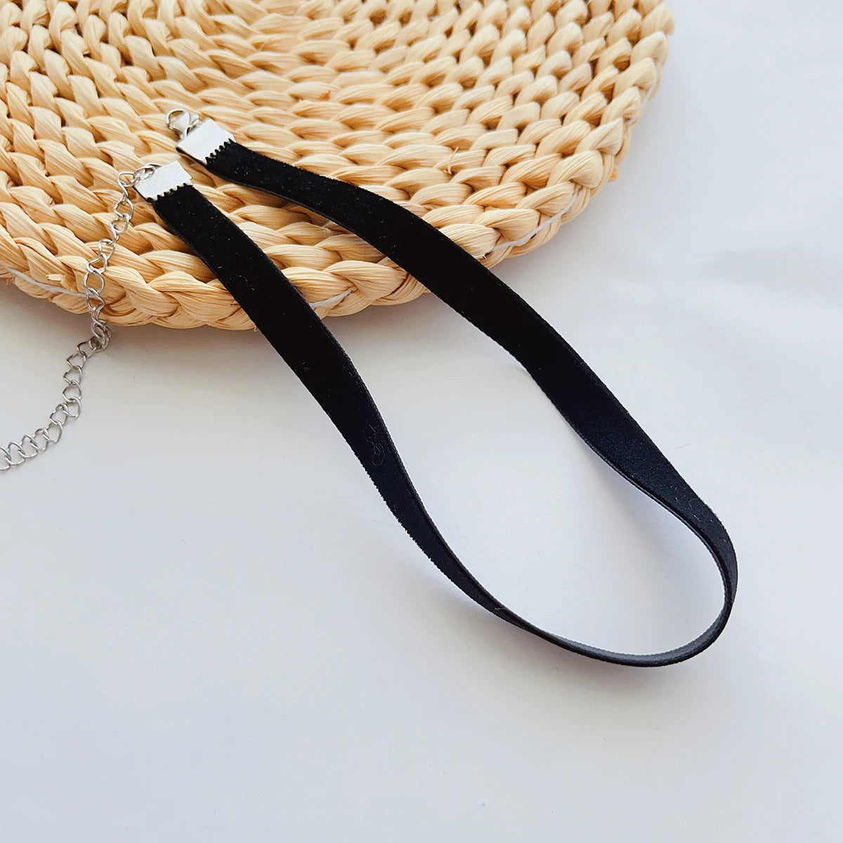 Simple Vintage Black Velvet Strap Choker Neckband Choker Neckband Choker Neckband Short Collarbone Neckline Accessories