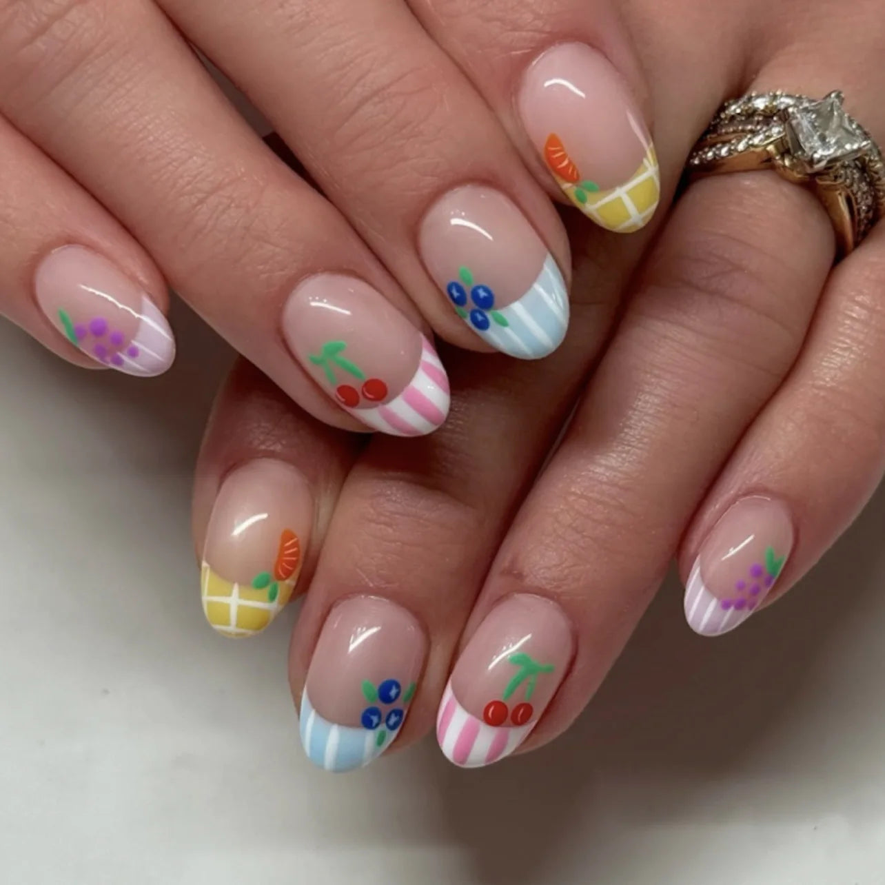 24Pcs Short Round Almond Lovely False Nails Full Cover Fresh Cartoon Fruit Pattern Designs Wearing Nails Art French Summer Na