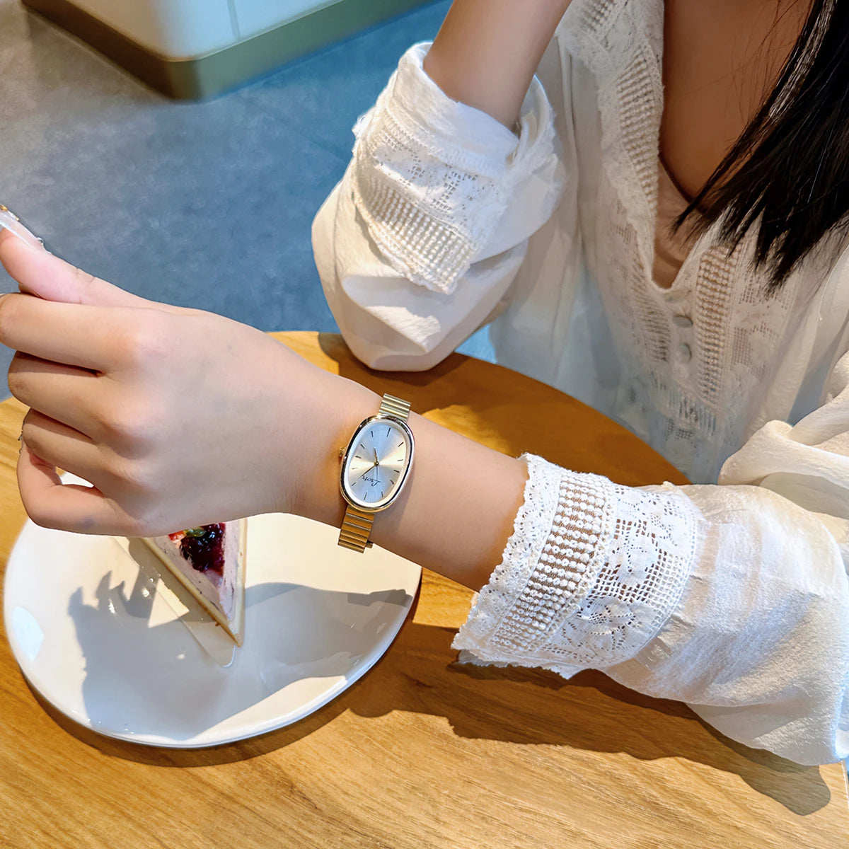 1pc New Fashionable Women's Watch With Gold Bracelet, Vintage & Luxury Ins Style, Elegant & Versatile Quartz Watch ladies wat