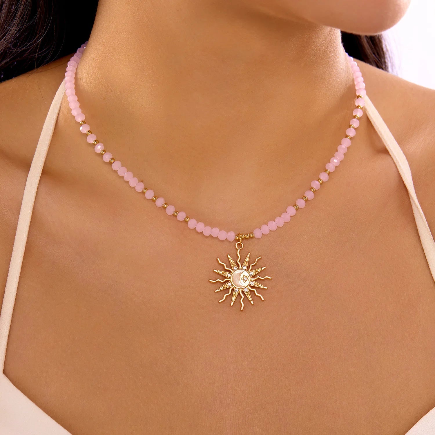 Retro Golden-Toned Sun Pendant Necklace for Women Elegant Turquoise Beads Chain Choker Neck Statement Party Vintage Jewelry G