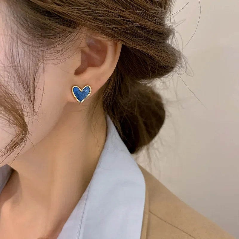 Vintage Heart Shaped Blue White Love Stud Earrings Female Temperament Niche Earrings Ins Retro Little Peach Heart Ear Jewelry