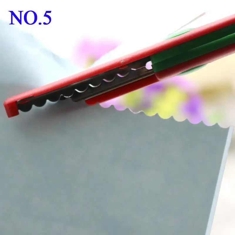 1 Pc Handmade Children DIY 6 Patterns Album Lace Scissors Card Photo Pattern Scissors Cartoons Lace Scissors - Red