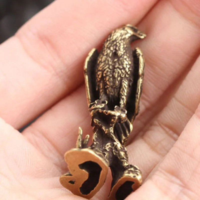 Handmade Eagle Ornament Vintage Copper Bird Figurine Sculpture Handmade Crafts Home Office Desk Animal Decoration