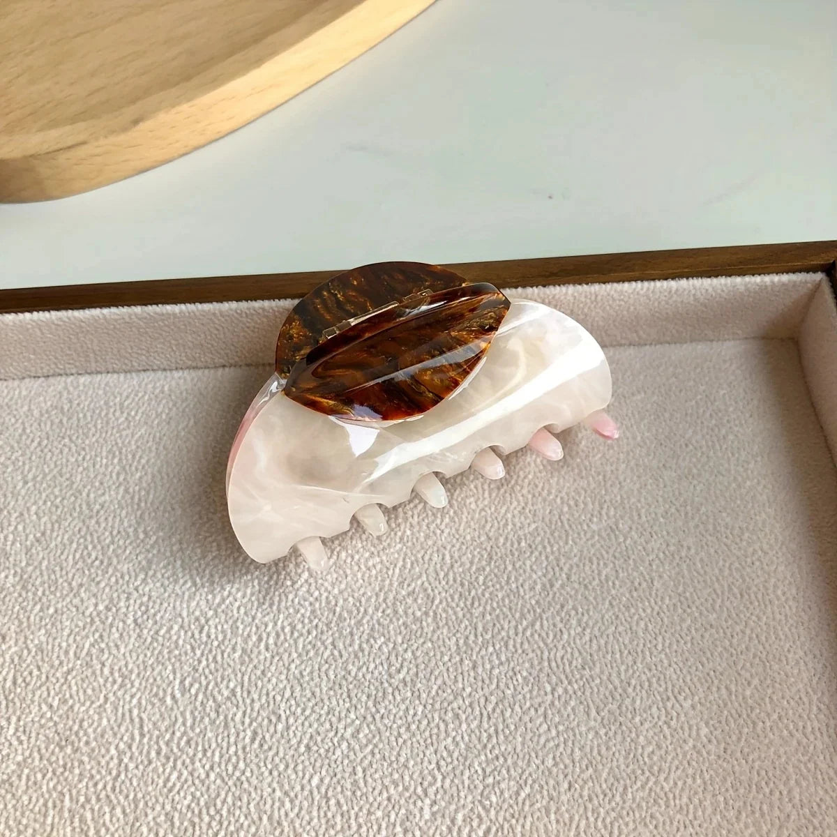 1Pc Elegant Vintage French Hair Clip Two-Tone with Wood Grain & Marbled Design Perfect for Casual Daily Dressing Cute Hair Cl