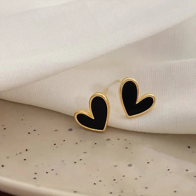 Vintage Heart Shaped Blue White Love Stud Earrings Female Temperament Niche Earrings Ins Retro Little Peach Heart Ear Jewelry