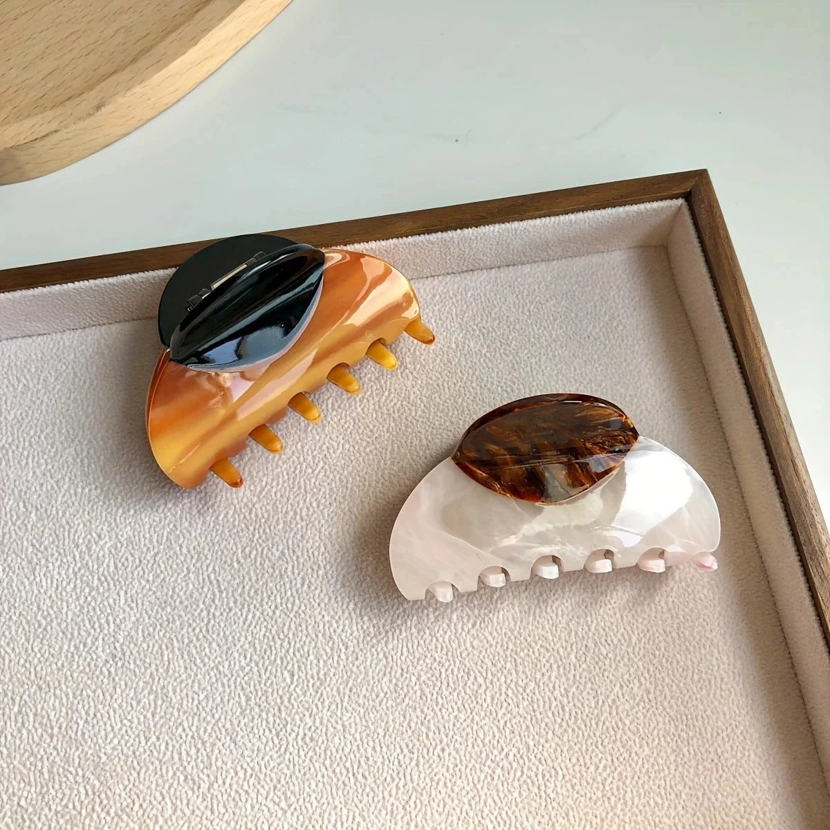1Pc Elegant Vintage French Hair Clip Two-Tone with Wood Grain & Marbled Design Perfect for Casual Daily Dressing Cute Hair Cl