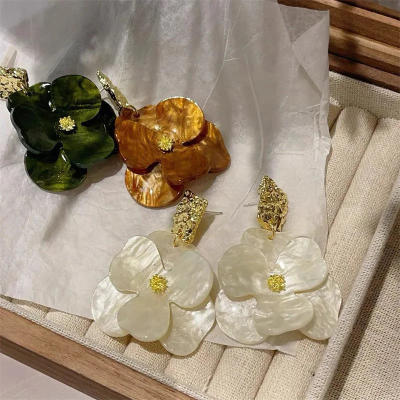 Vintage Acrylic Flower Petal Pendant Earrings For Women Exquisite Alloy Flower Dangle Earrings Luxury Casual Party Jewelry Gi