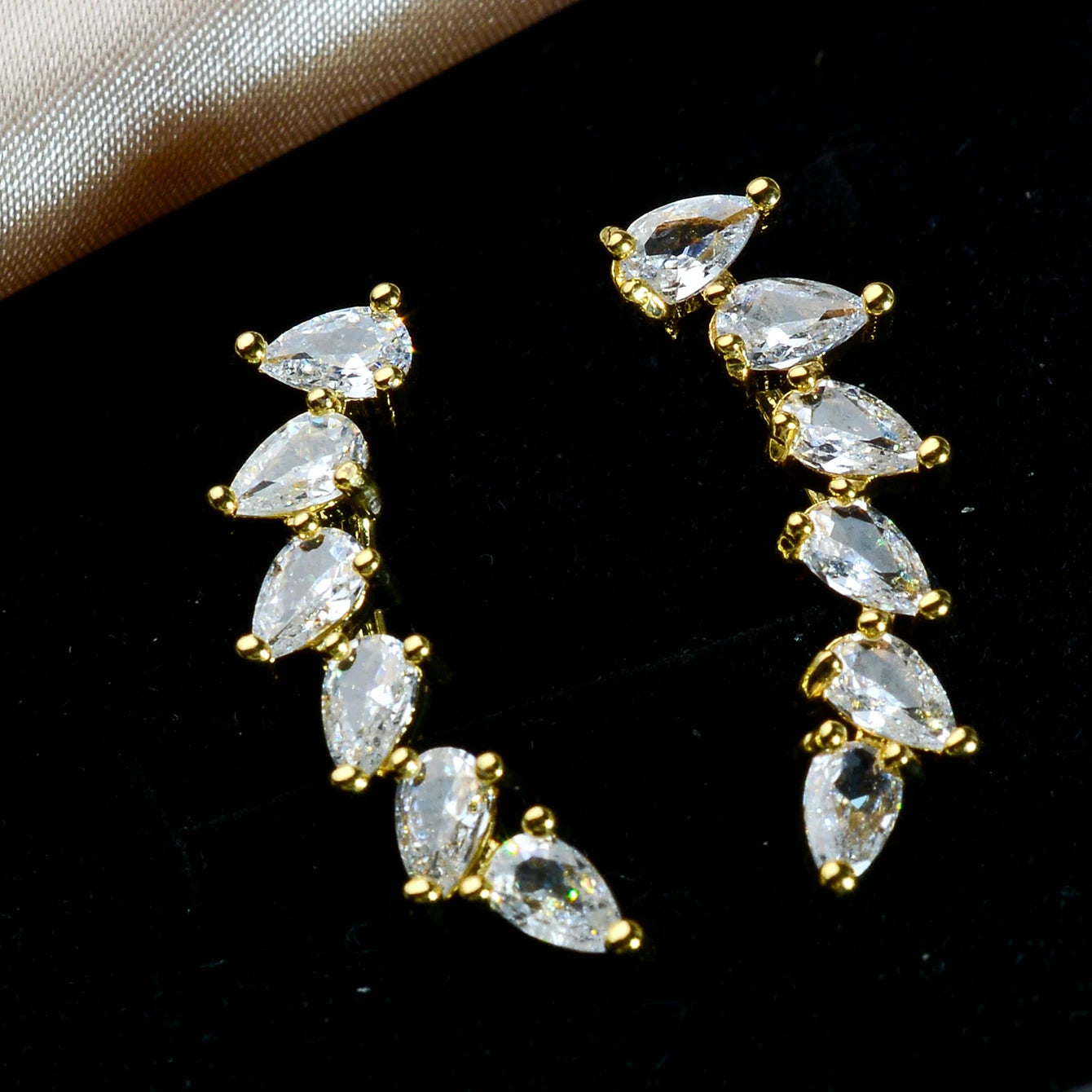 Trend Personality Geometry Studs Climb Ear Crawler Earrings Exquisite Women's Ear Accessories with Dazzling CZ Fashion Jewelr
