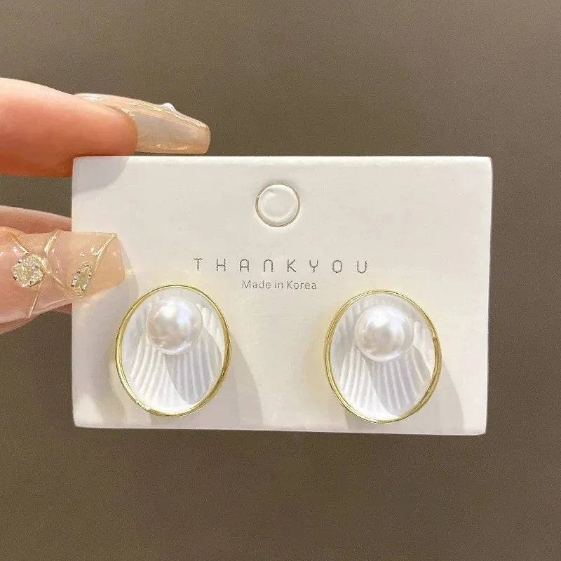 Pure White Women's Dangle Earrings Blooming Flower Acrylic Enamel Butterfly Imitation Pearl Heart Hanging Earrings Elegant Br