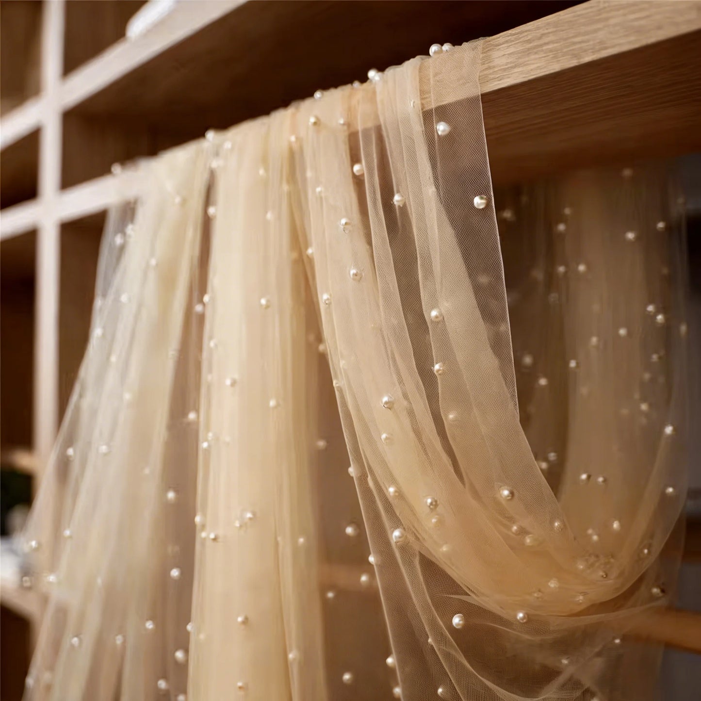 An elegant 6.56-foot six-color pearl table runner, perfect for wedding parties and events, and an ideal Christmas decoration.